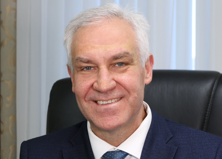 Поздравление Председателя Саратовской областной Думы Алексея Антонова с Последним звонком:.