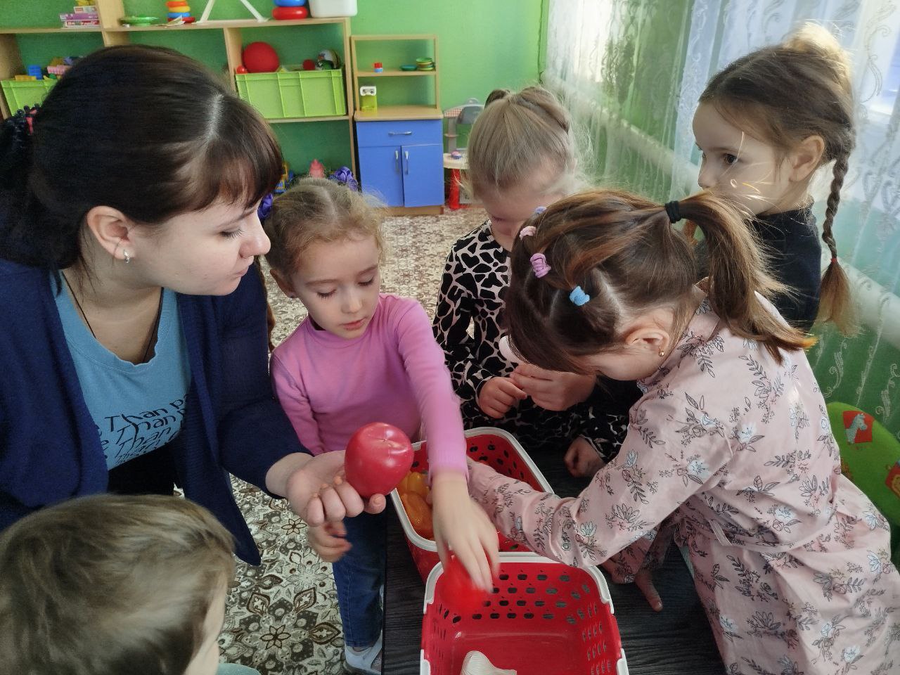 Малышам о здоровом питание.