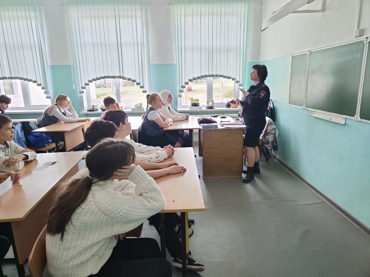 Госавтоинспекция проводит беседы с юными водителями двухколесного транспорта.
