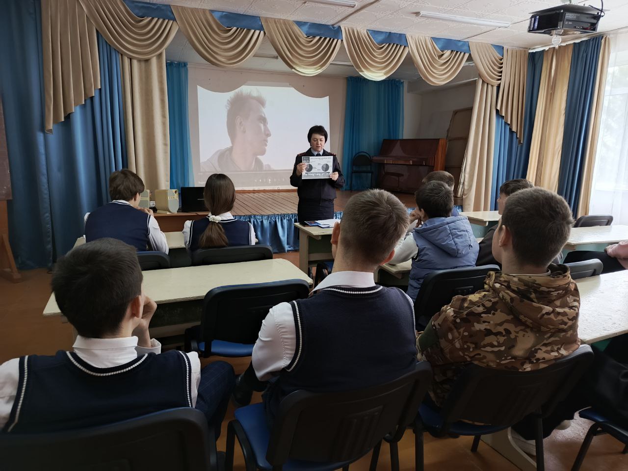 Беседа с юными водителями двухколесного транспорта в школе села Вязовка.