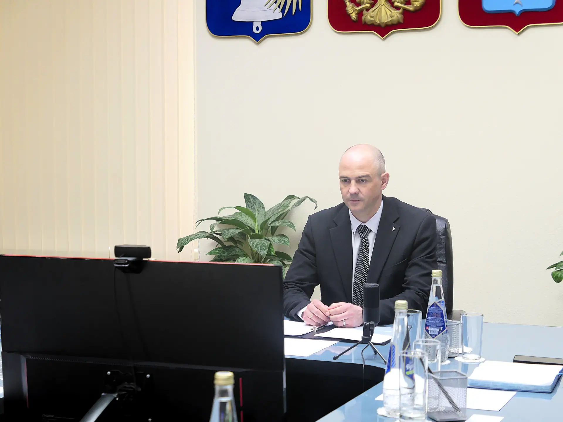 Сегодня под председательством заместителя Председателя Правительства области Александра Стрелюхина состоялось рабочее совещание по вопросу задолженности за топливно-энергетические ресурсы и завершения отопительного сезона.