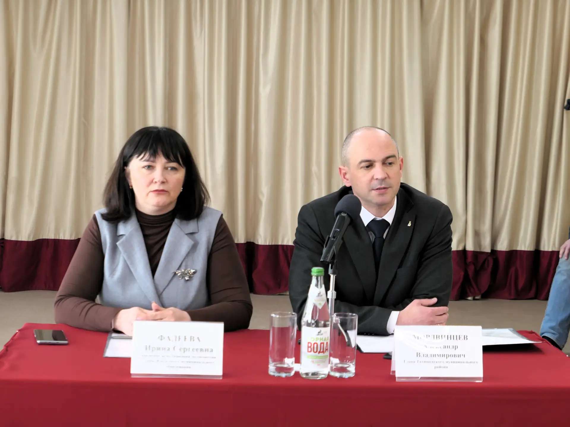 Сегодня вечером глава района встретился с жителями села Большая Каменка.