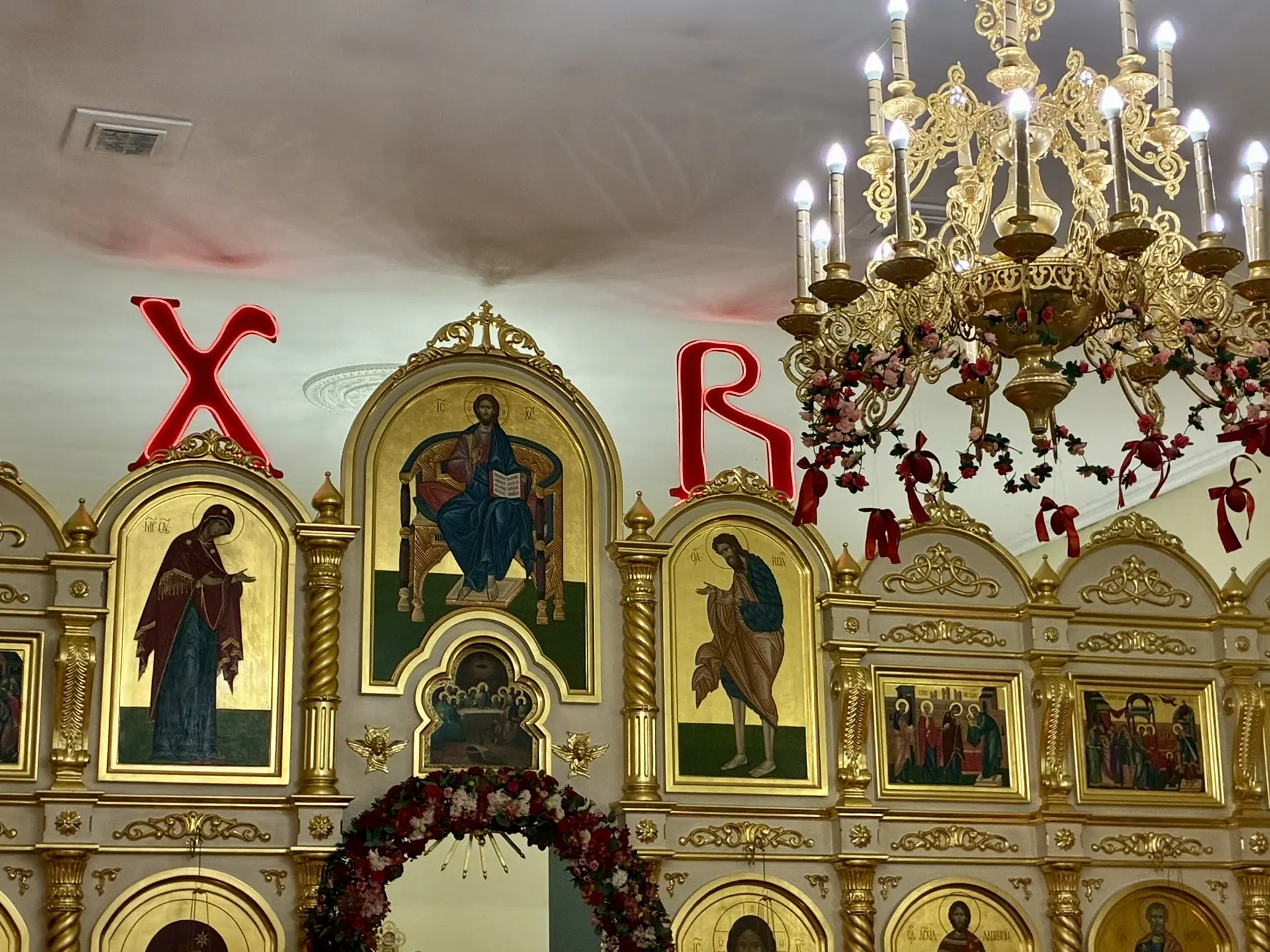 Сегодня, в ночь с Великой субботы на Светлое Христово Воскресенье, принял участие в торжественном пасхальном богослужении, которое состоялось в храме Казанской иконы Божией Матери р.п. Татищево.