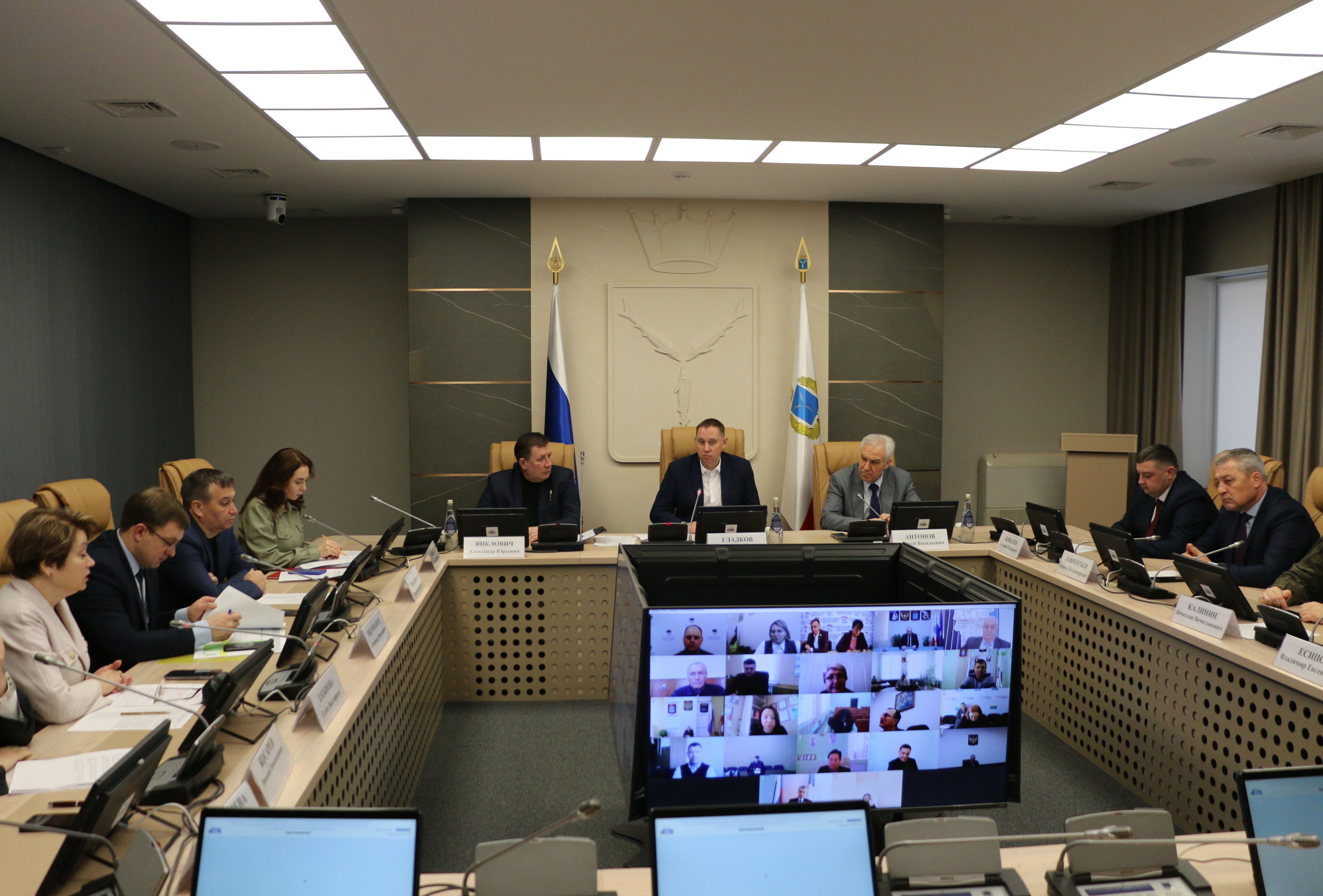 В Саратовской области депутаты предостерегли от формализма к ветеранам Великой Отечественной войны.