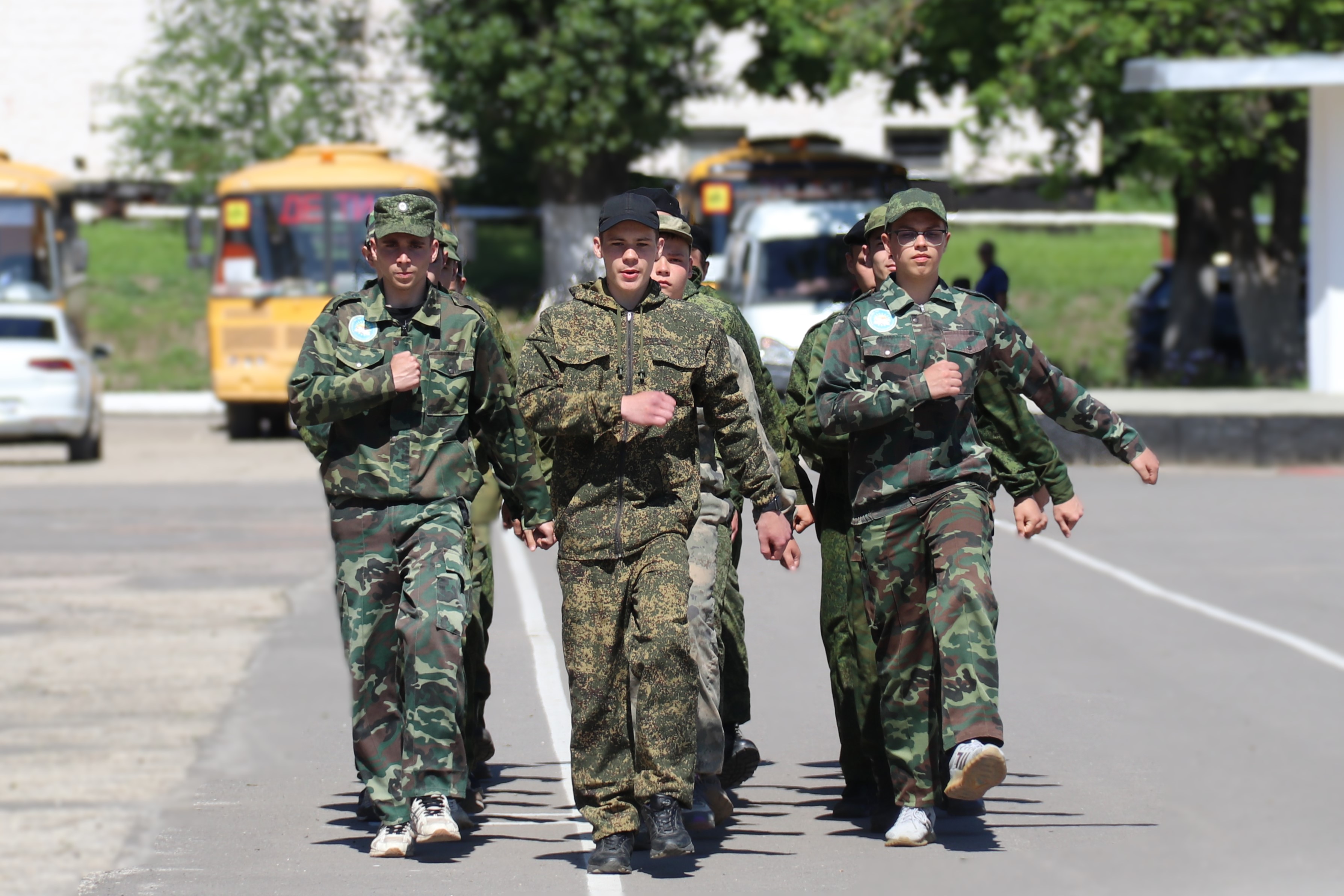 Сегодня глава Татищевского муниципального района А.В. Мордвинцев принял участие в торжественной церемонии закрытия учебных военно-полевых сборов.