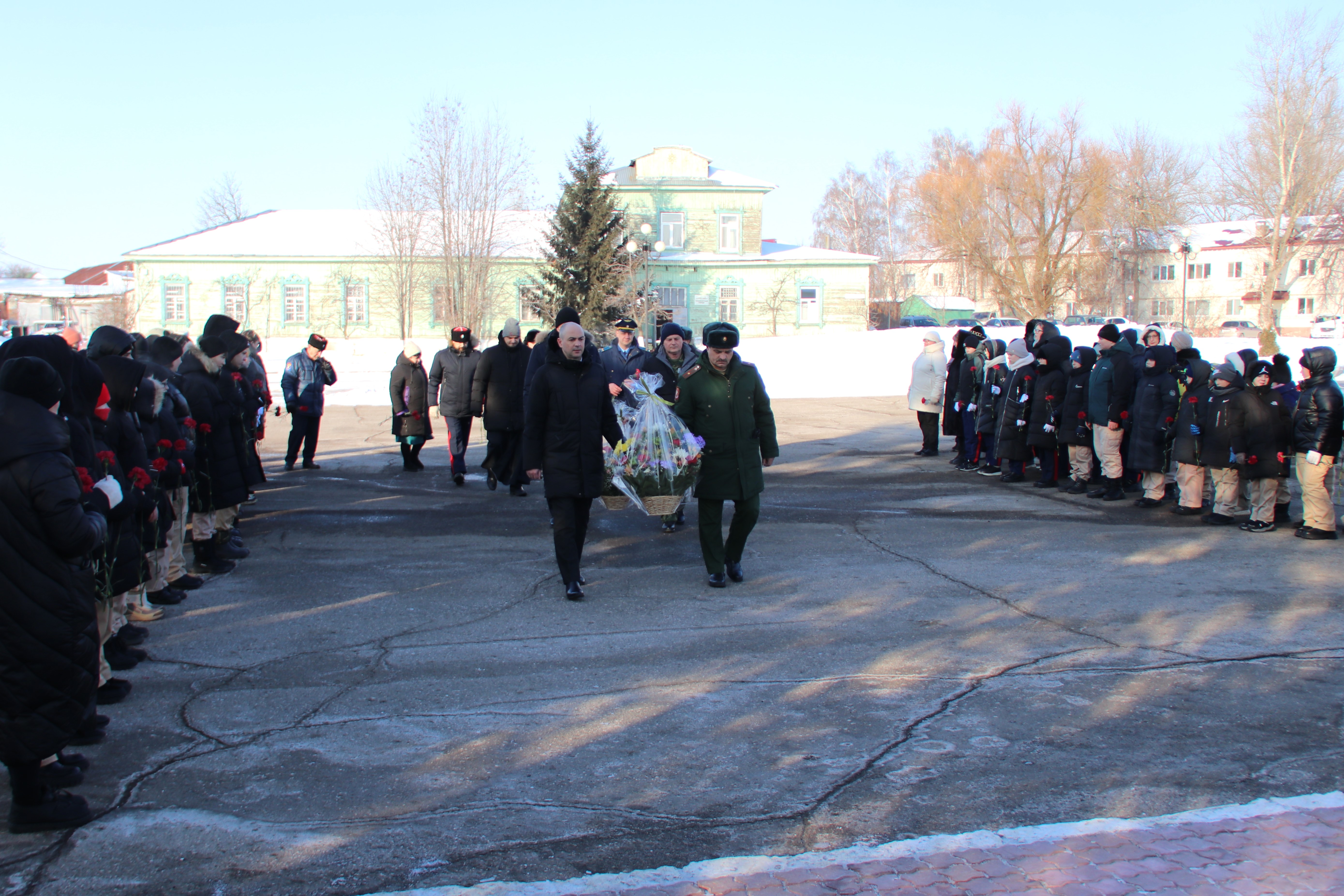 Сегодня на Центральной площади р.п. Татищево состоялся митинг, посвященный Дню защитника Отечества.