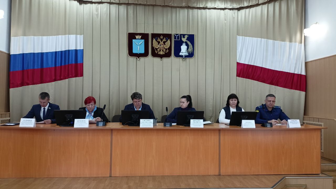 Заседание комиссии по делам несовершеннолетних.