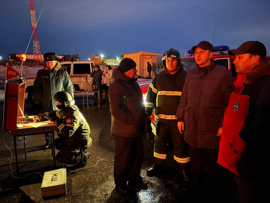 На предприятии, где произошло возгорание из-за атаки БПЛА, развернут оперативный штаб.