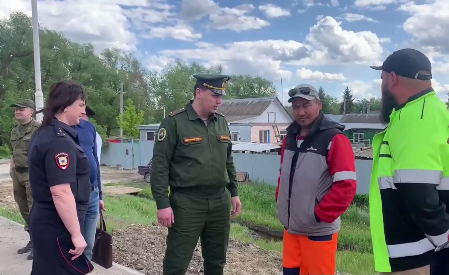 Военные следователи 451 военного следственного отдела СК РОССИИ продолжают ставить на воинский учет новых граждан России .