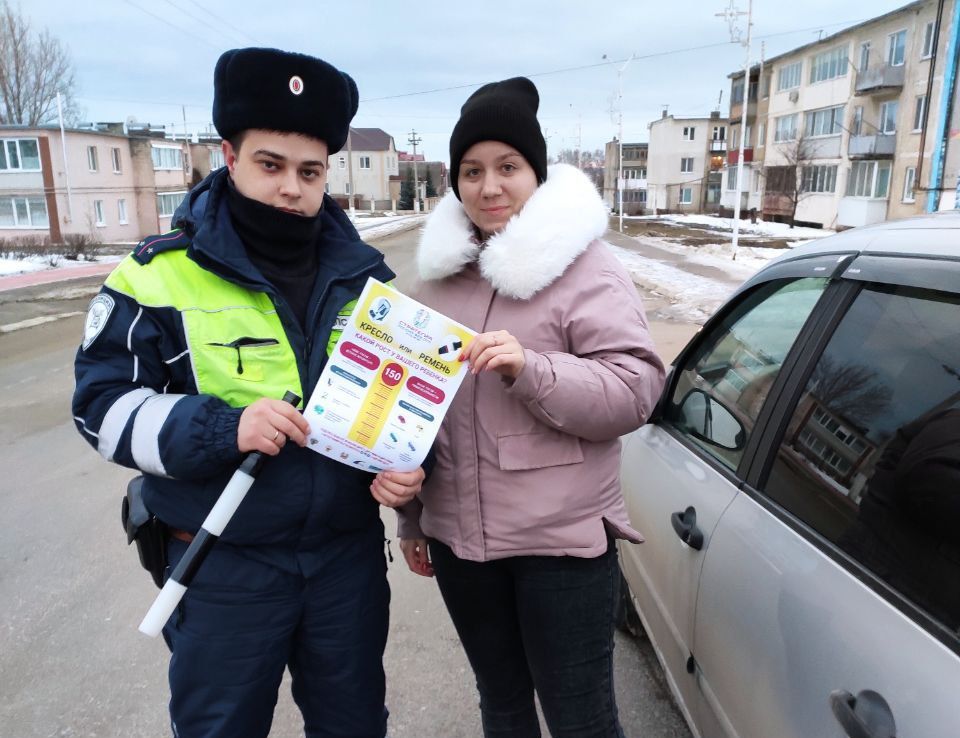 Вчера сотрудники Госавтоинспекции по Татищевскому району провели мероприятие «Автокресло детям!».