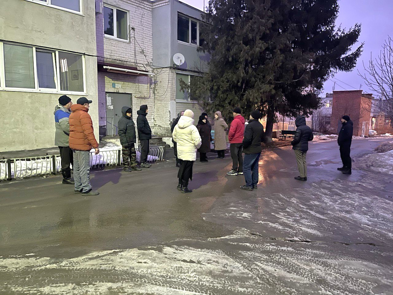 Управляющей компанией «Элфис» в р.п. Татищево была проведена встреча с жителями многоквартирных домов 4,6,7,8,15,16 по ул. Северная 2 квартал.