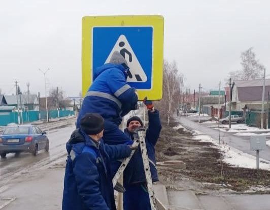 Укрепление дорожной безопасности: новые знаки в р.п. Татищево.