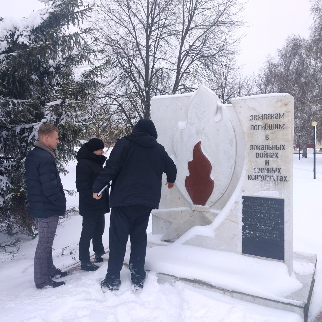 Память о героях: реставрация памятников в р.п. Татищево.