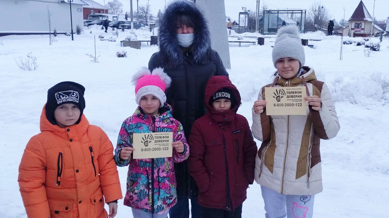 В рамках Единого дня безопасности специалисты отделения профилактики безнадзорности несовершеннолетних Центра социального обслуживания населения Татищевского района провели беседу с детьми на тему &quot;Телефон доверия&quot;.