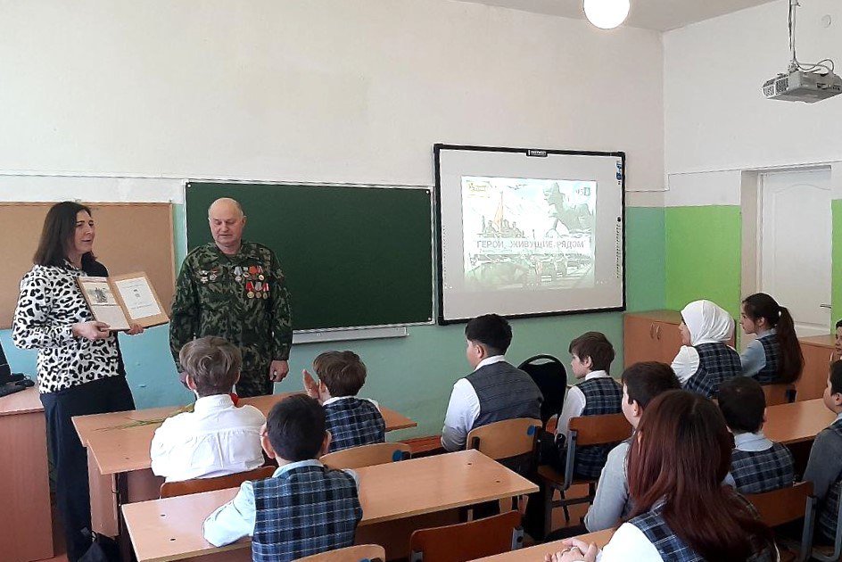 Сегодня в школе села Широкое прошёл Урок мужества, приуроченный ко Дню воинов, исполнявших свой долг за пределами Отечества.