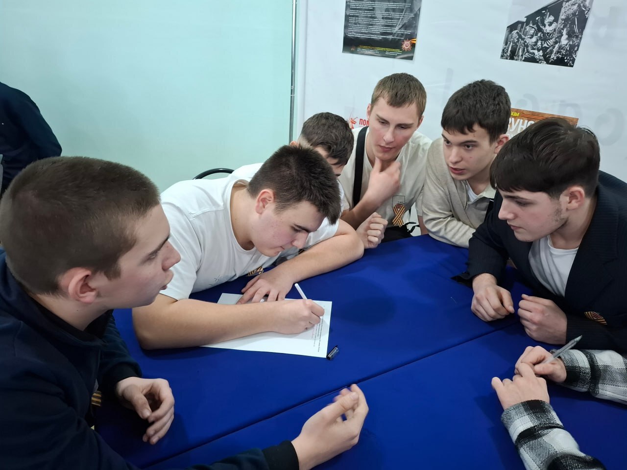 В Сельскохозяйственном техникуме им. К.А.Тимирязева с. Октябрьский Городок прошла интеллектуально-историческая КВИЗ-игра «Герои вне времени», подготовленная специалистами Центрального дома культуры р.п.Татищево.