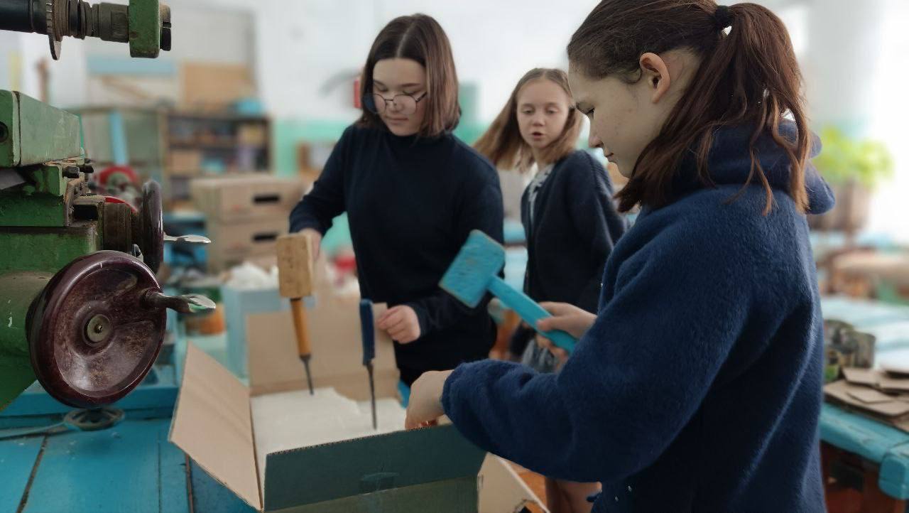 Жители Татищевского района продолжают поддерживать наших солдат находящихся в зоне специальной военной операции.
