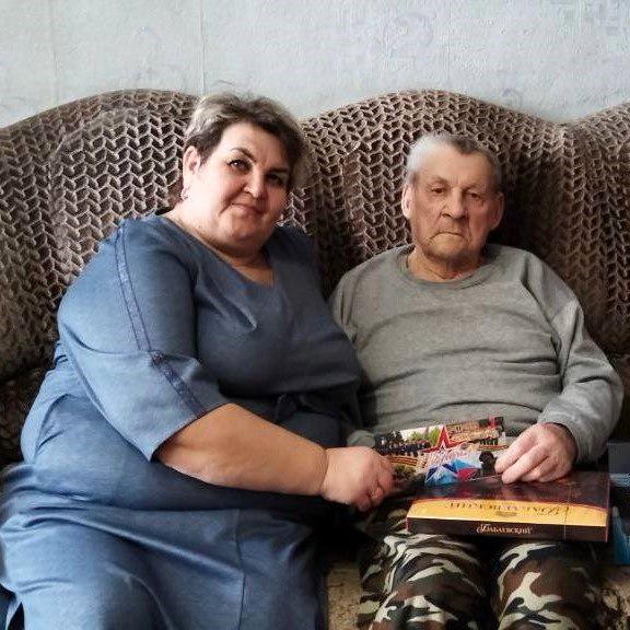 Сегодня глава Ягодно-Полянского муниципального образования Т.И. Федорова поздравила жителя села Ягодная Поляна, труженика тыла Рогоцкого Федора Афанасьевича, с Днем защитника Отечества.