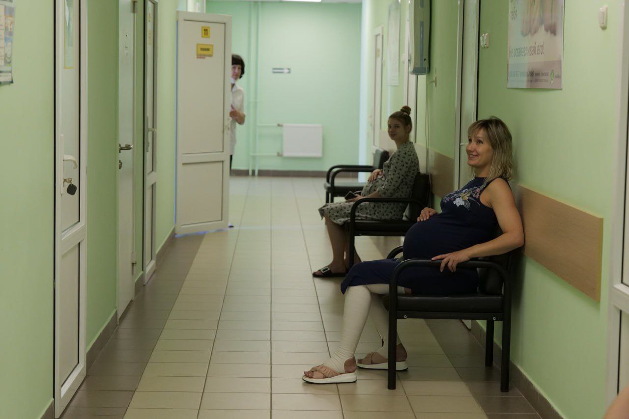 Новую единовременную выплату в 100 тысяч рублей для беременных студенток теперь можно оформить и в МФЦ Саратовской области.