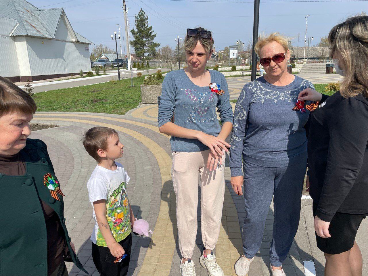 В Центре социального обслуживания населения Татищевского района состоялась акция &quot;Символы Победы&quot;.