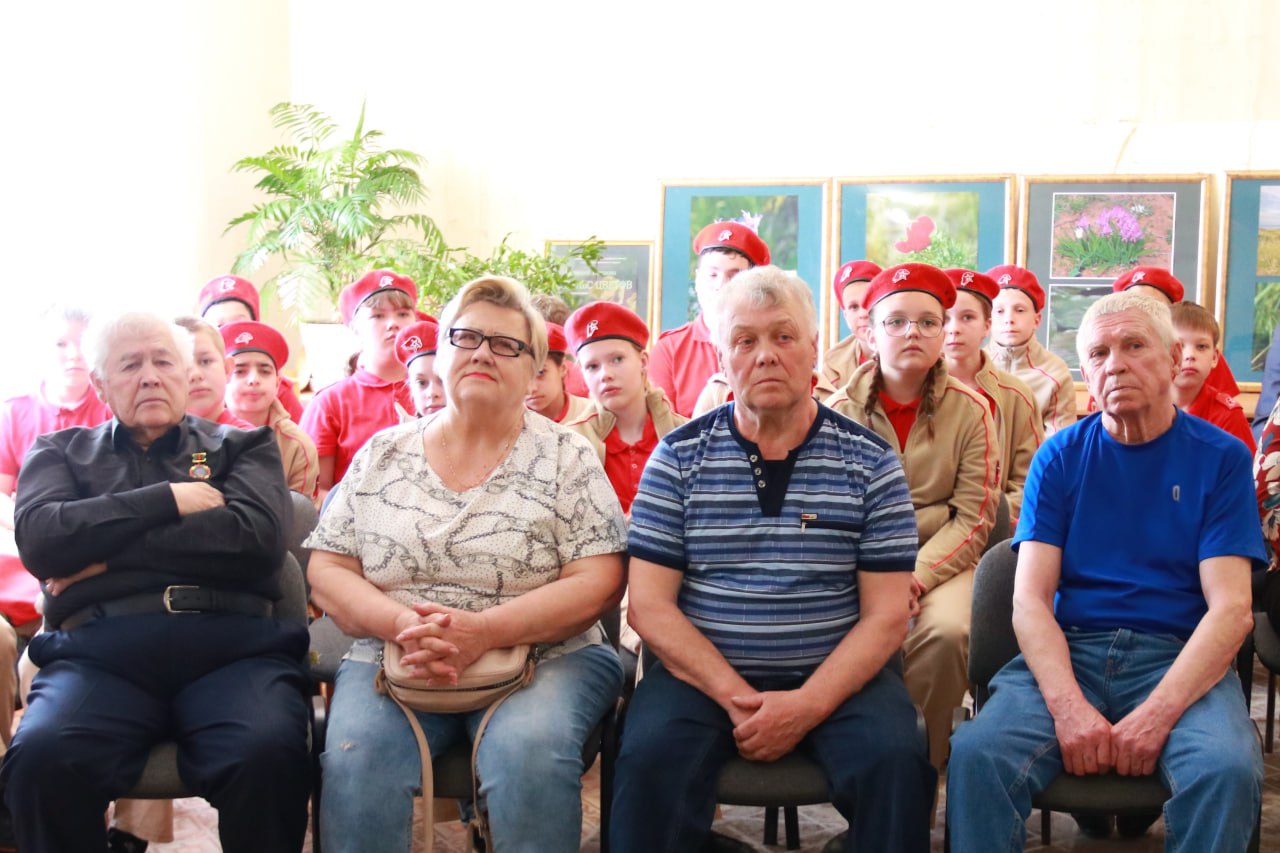 В преддверии Дня памяти о катастрофе на Чернобыльской АЭС в центральной библиотеке р.п. Татищево состоялась встреча юнармейцев с членами местного отделения «Союз Чернобыль».