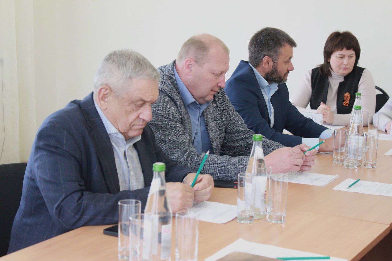 Сегодня в селе Октябрьский Городок состоялось заседание Совета депутатов Октябрьского муниципального образования.