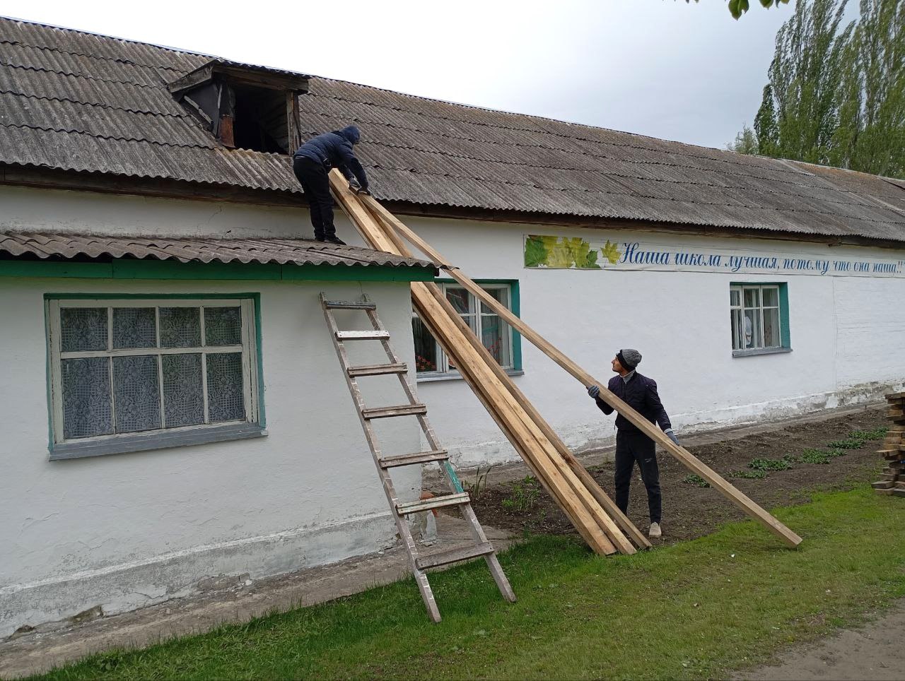 В рамках регионального проекта «Развитие инфраструктуры образовательных организаций Саратовской области» и муниципальной программы «Развитие образования Татищевского муниципального района» в школе села Карамышка начались ремонтные работы.