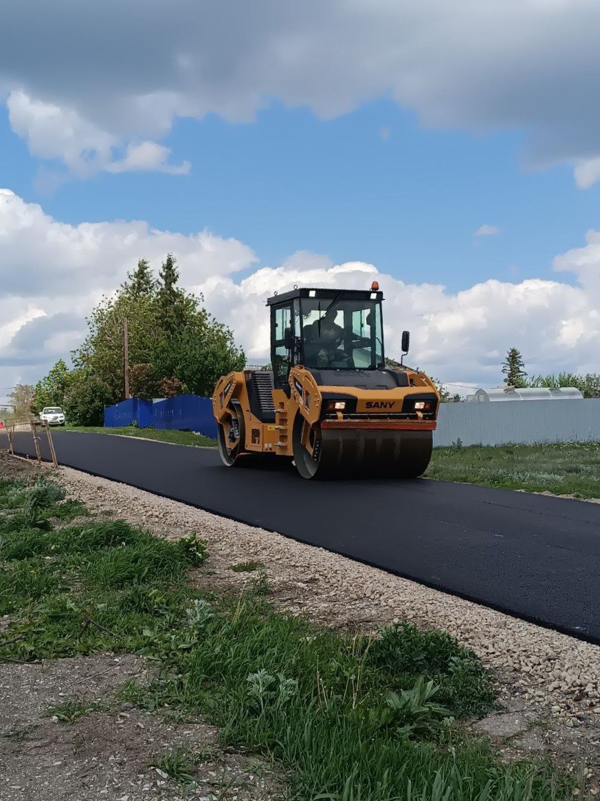 Подрядная организация ООО &quot;Мостстрой&quot; завершила работы по асфальтированию дорожного полотна в селе Большая Каменка на улице Юбилейная.