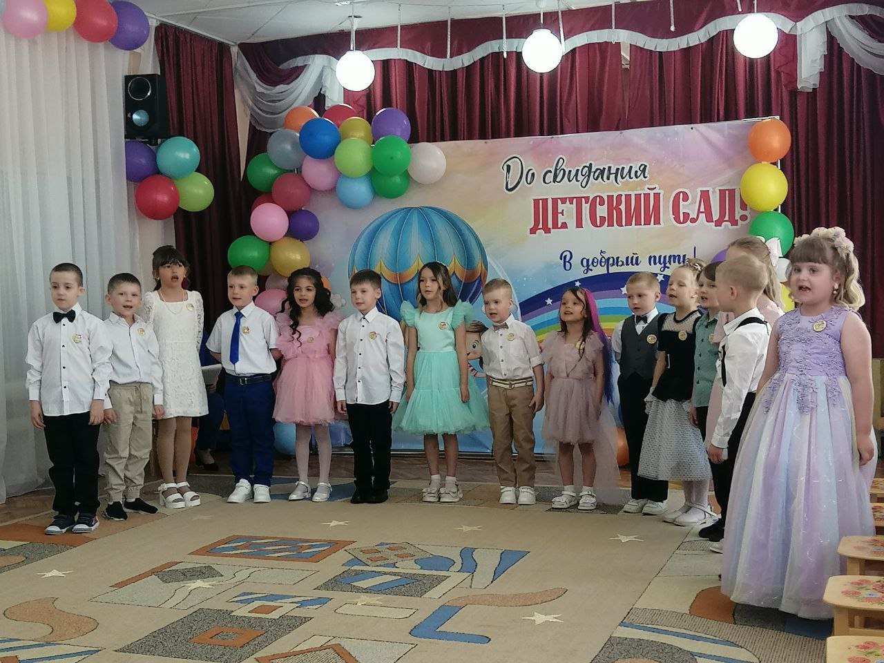 В детском саду Пирамидка р.п. Татищево прошел выпускной бал в подготовительной группе &quot;Вишенка&quot;.