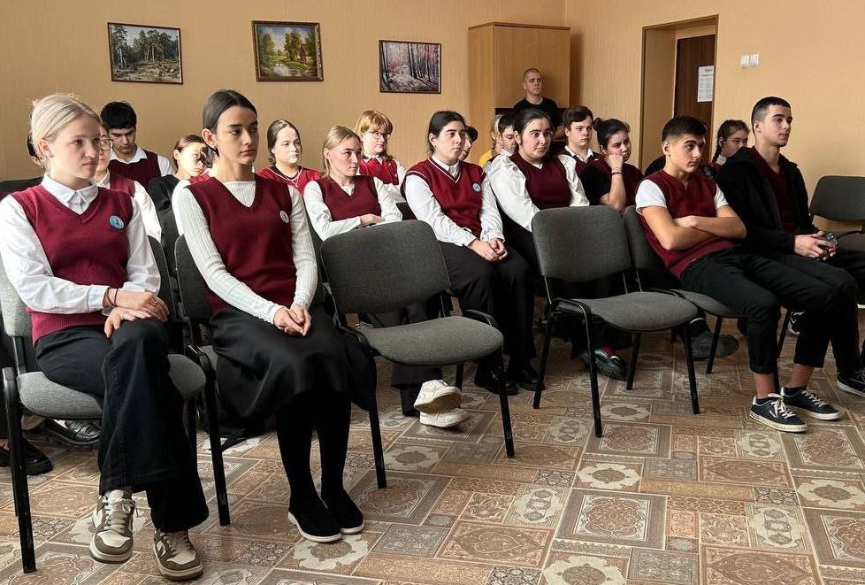Маленькие защитники большой страны.