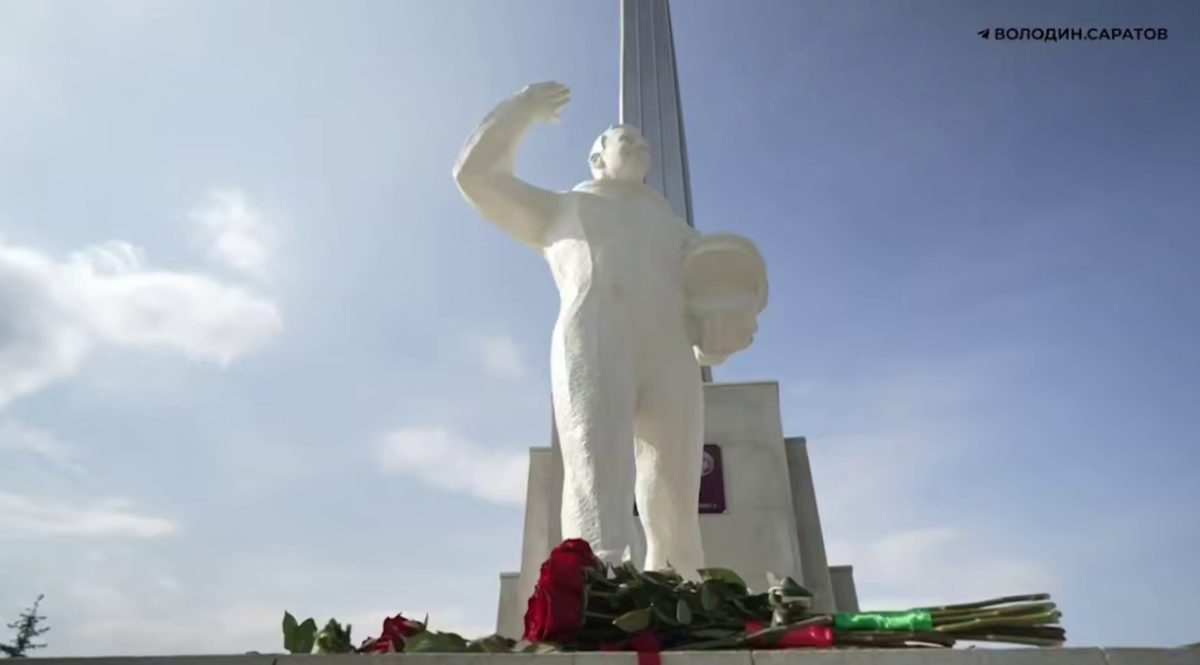 Накануне Дня космонавтики Вячеслав Володин посетил место приземления Юрия Гагарина в Энгельсском районе, где создан и открыт Парк покорителей космоса.