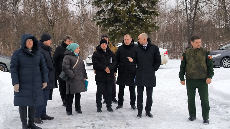 Сегодня глава Татищевского муниципального района А.В. Мордвинцев провёл очередную строительную планёрку в райвоенкомате. Сегодня глава Татищевского муниципального района А.В. Мордвинцев провёл очередную строительную планёрку в райвоенкомате.