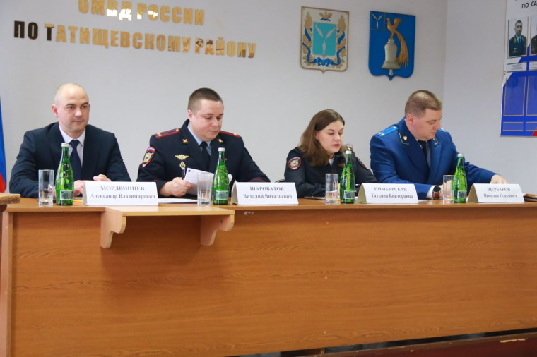 Сегодня глава Татищевского муниципального района А. В. Мордвинцев принял участие в оперативном совещании, посвященном подведению итогов работы ОМВД России по Татищевскому району за 2024 год. Сегодня глава Татищевского муниципального района А. В. Мордвинцев принял участие в оперативном совещании, посвященном подведению итогов работы ОМВД России по Татищевскому району за 2024 год.