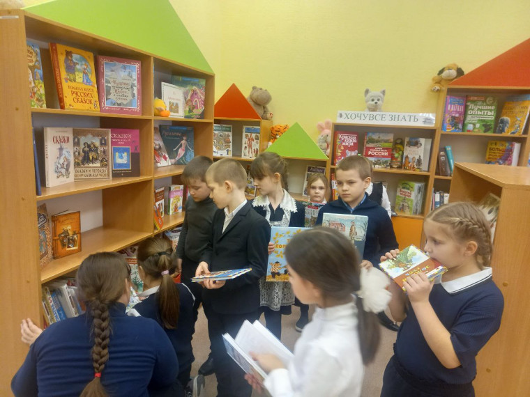 Экскурсия в Куликовскую библиотеку. Экскурсия в Куликовскую библиотеку.