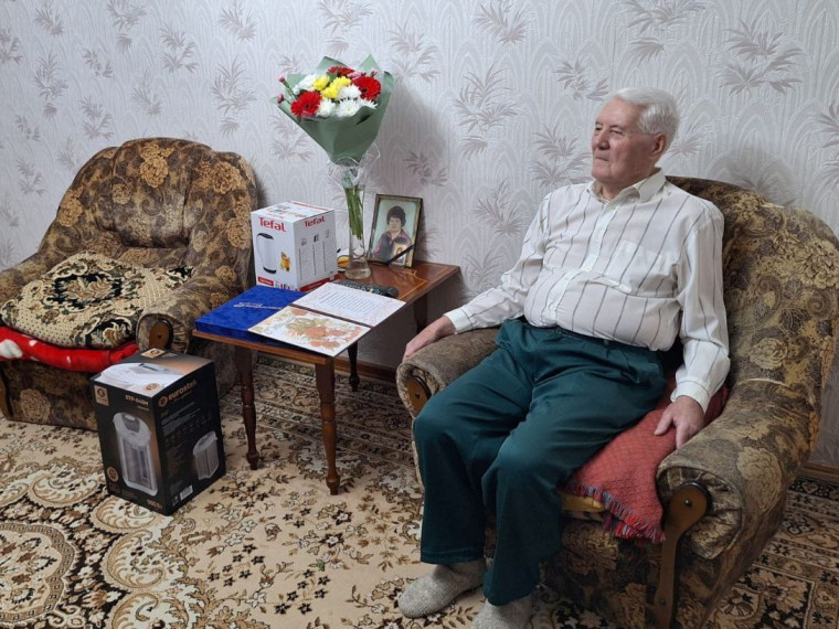 Сегодня свой 90-летний юбилей отмечает Виктор Иванович Шлеин, житель села Октябрьский Городок, Почётный гражданин Татищевского района. Сегодня свой 90-летний юбилей отмечает Виктор Иванович Шлеин, житель села Октябрьский Городок, Почётный гражданин Татищевского района.