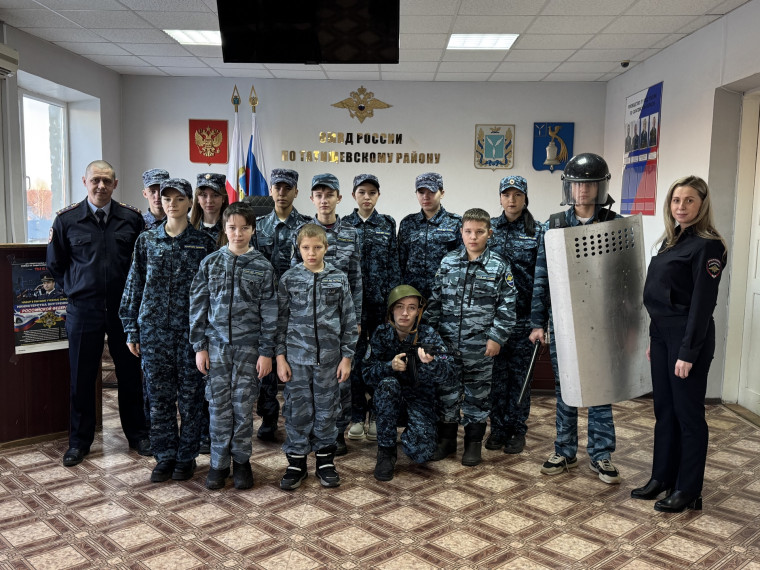 В рамках ежегодной Всероссийской акции «Студенческий десант» в гостях у сотрудников полиции побывали участники общественного движения правоохранительной направленности «Юный друг полиции» МОУ СОШ с. Кувыка Татищевского района Саратовской области.. В рамках ежегодной Всероссийской акции «Студенческий десант» в гостях у сотрудников полиции побывали участники общественного движения правоохранительной направленности «Юный друг полиции» МОУ СОШ с. Кувыка Татищевского района Саратовской области..