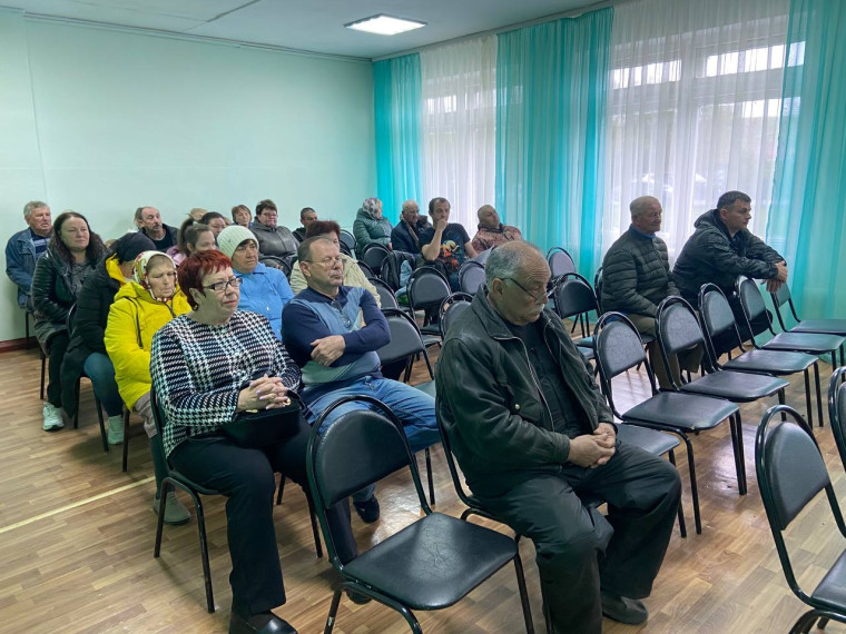 Администрацией Татищевского района совместно с администрацией Вязовского муниципального образования была организована встреча с жителями села Сокур, посвящённая обсуждению важных вопросов, волнующих население. Администрацией Татищевского района совместно с администрацией Вязовского муниципального образования была организована встреча с жителями села Сокур, посвящённая обсуждению важных вопросов, волнующих население.