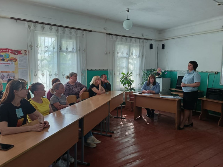 Госавтоинспекторы приняли участие в родительском собрании. Госавтоинспекторы приняли участие в родительском собрании.