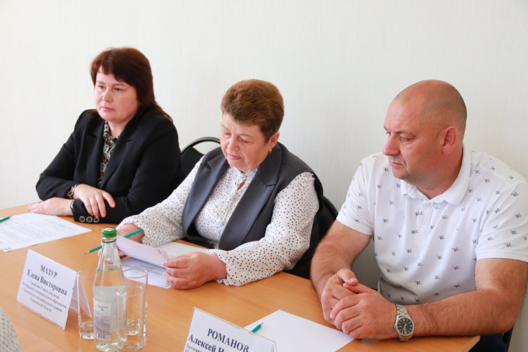 Сегодня в селе Октябрьский Городок состоялось заседание Совета депутатов Октябрьского муниципального образования. Сегодня в селе Октябрьский Городок состоялось заседание Совета депутатов Октябрьского муниципального образования.