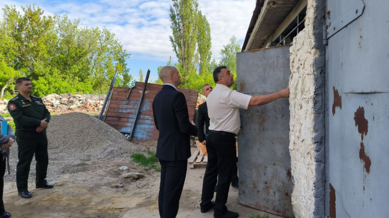 Сегодня глава Татищевского муниципального района А.В. Мордвинцев провёл очередную строительную планёрку в райвоенкомате совместно с подрядчиком и профильными специалистами администрации района. Сегодня глава Татищевского муниципального района А.В. Мордвинцев провёл очередную строительную планёрку в райвоенкомате совместно с подрядчиком и профильными специалистами администрации района.