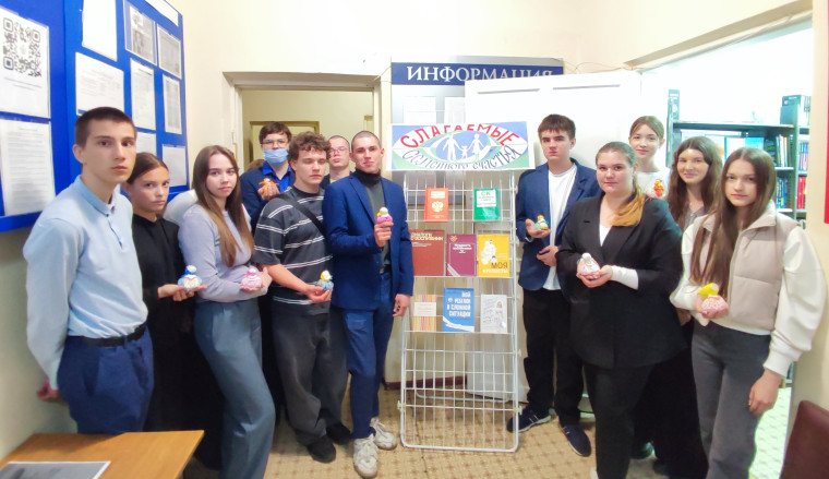 Под семейным зонтиком. Под семейным зонтиком.