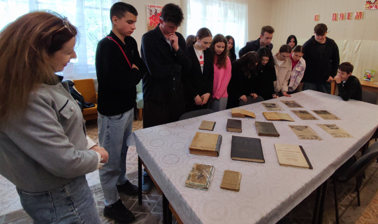 Добро пожаловать в библиотеку. Добро пожаловать в библиотеку.