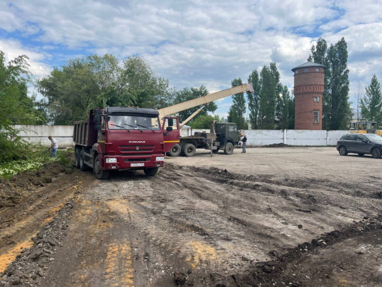 Сегодня подрядной организацией АО «Трасса» проводятся ремонтные работы на парковке Татищевской районной больницы. Сегодня подрядной организацией АО «Трасса» проводятся ремонтные работы на парковке Татищевской районной больницы.