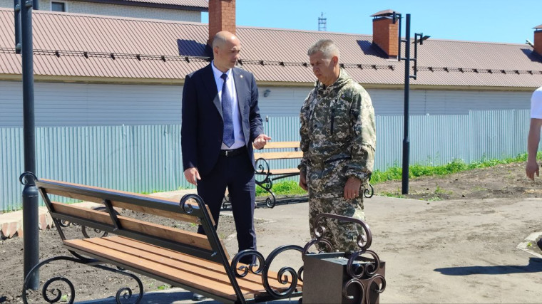 Сегодня глава Татищевского муниципального района А.В. Мордвинцев провел очередную инспекционную поездку в селе Вязовка . Сегодня глава Татищевского муниципального района А.В. Мордвинцев провел очередную инспекционную поездку в селе Вязовка .