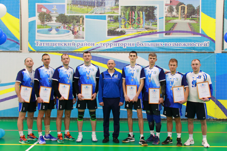 Кубок победителя вручен команде «Крылья Саратова» г. Саратов, занявшей 1 место в соревнованиях. Кубок победителя вручен команде «Крылья Саратова» г. Саратов, занявшей 1 место в соревнованиях.