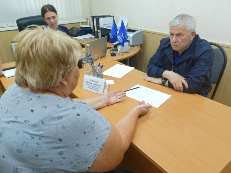 Сегодня депутат Государственной Думы Федерального Собрания РФ Виктор Борисович Кидяев провел личный прием граждан. Сегодня депутат Государственной Думы Федерального Собрания РФ Виктор Борисович Кидяев провел личный прием граждан.