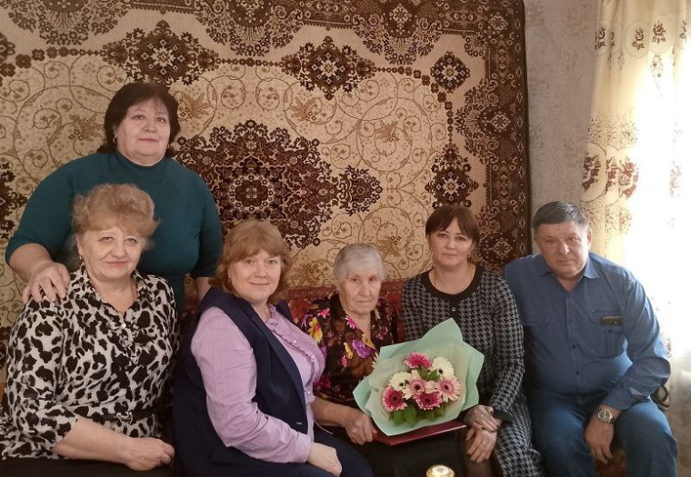 Вчера свой 90-летний юбилей отметила жительница д. Македоновка Бондакова Валентина Ивановна. Вчера свой 90-летний юбилей отметила жительница д. Македоновка Бондакова Валентина Ивановна.