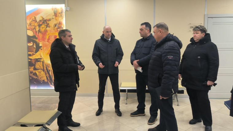 Сегодня глава Татищевского муниципального района А.В. Мордвинцев провёл очередную строительную планёрку в райвоенкомате. Сегодня глава Татищевского муниципального района А.В. Мордвинцев провёл очередную строительную планёрку в райвоенкомате.