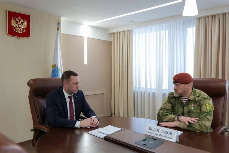 Губернатор Роман Бусаргин провел встречу с Героем России, начальником Саратовского военного ордена Жукова Краснознаменного института войск национальной гвардии РФ Александром Белоглазовым. Губернатор Роман Бусаргин провел встречу с Героем России, начальником Саратовского военного ордена Жукова Краснознаменного института войск национальной гвардии РФ Александром Белоглазовым.