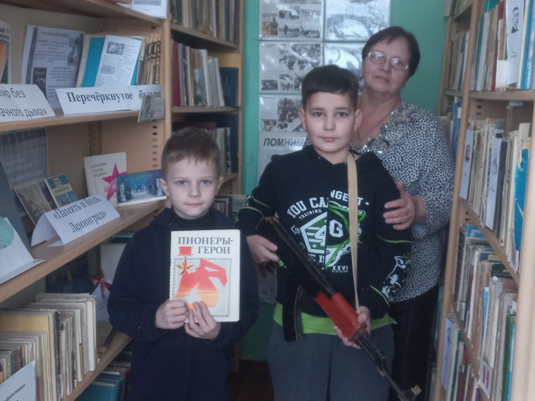 Герои никогда не умирают. Герои никогда не умирают.